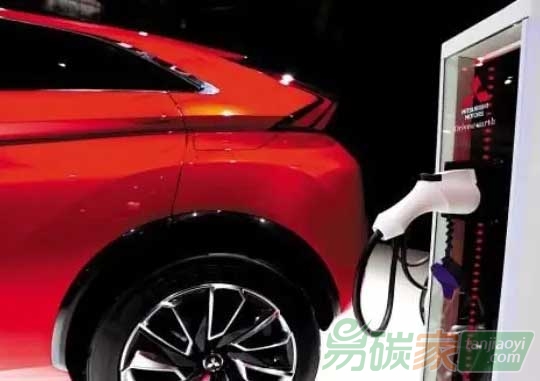 國務(wù)院總理李克強：擴大先進(jìn)適用的節(jié)能與新能源汽車市場應(yīng)用